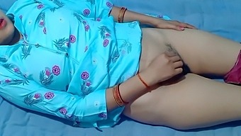 Teen 18+ Indian Amateur Female Masturbates To Painty Scene